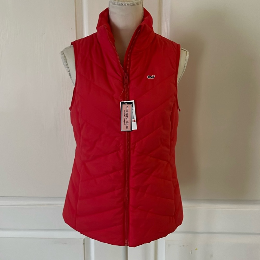 NWT. Vineyard Vines puffer vest